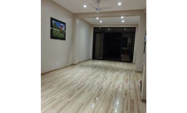 I025025 - CONGLOMERADO COMERCIAL