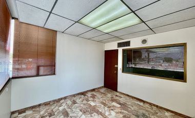 OFICINA EN VENTA EN COLONIA CHAPALITA A CUADRAS DEL HOTEL RIU