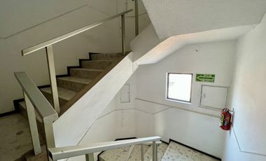 OFICINA EN VENTA EN COLONIA CHAPALITA A CUADRAS DEL HOTEL RIU