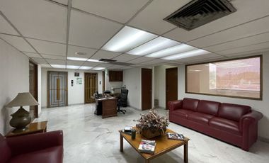 OFICINA EN VENTA EN COLONIA CHAPALITA A CUADRAS DEL HOTEL RIU