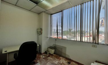 OFICINA EN VENTA EN COLONIA CHAPALITA A CUADRAS DEL HOTEL RIU