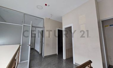 Alquiler Locales Comerciales Frente al Riocentro Ceibos.