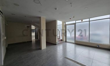 Alquiler Locales Comerciales Frente al Riocentro Ceibos.