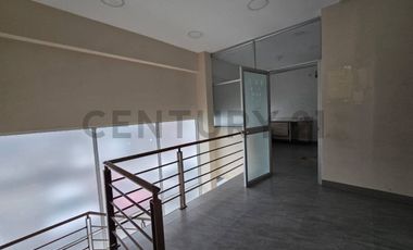 Alquiler Locales Comerciales Frente al Riocentro Ceibos.