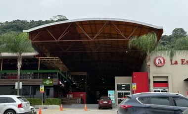 Alquiler Locales Comerciales Frente al Riocentro Ceibos.