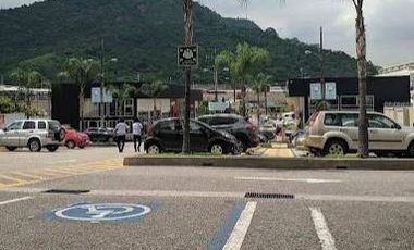 Alquiler Locales Comerciales Frente al Riocentro Ceibos.