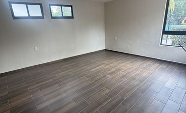 Casa en renta con alberca en privada