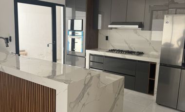 Casa nueva y moderna en renta