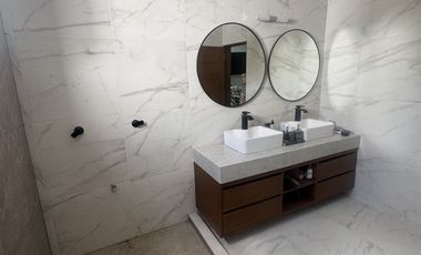 Casa nueva y moderna en renta