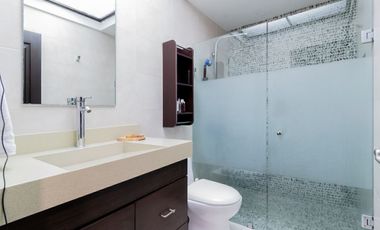 Casa en Río Escondido con seguridad, a pasos de Lomas Hipódromo