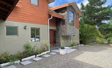 Amplia casa en Altos de Mitrinhue