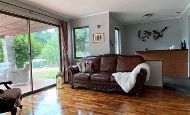 Amplia casa en Altos de Mitrinhue