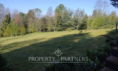 Encantadora cabaña de madera en parcela dentro de exclusivo Condominio.