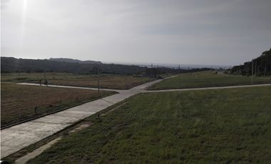 Vendo lote en club con vista a puerto velero