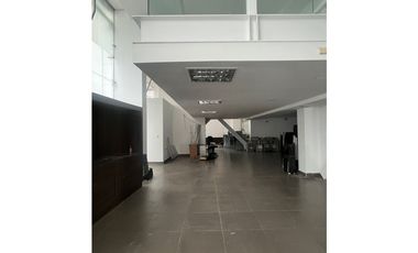 AREA 258 m2 EN ALQUILER EDIFICIO CENTRO VIDA PROFESIONAL CALI