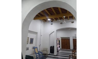 SE ARRIENDA CASA DE USO COMERCIAL EN EL CENTRO HISTÓRICO, SANTA MARTA