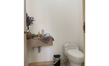 VENTA OFICINA EN LA AVENIDA DEL POBLADO MEDELLIN MLS#246878