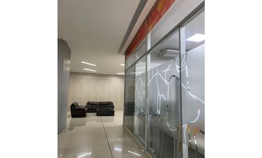 VENTA OFICINA EN LA AVENIDA DEL POBLADO MEDELLIN MLS#246878