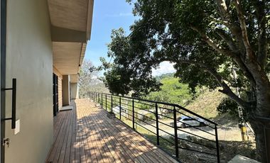 ESTRENA CHALET CON ESPECTACULAR DECK CON JACUZZI EN SOPETRAN