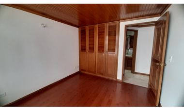 Iluminado apartamento para arriendo en Multicentro