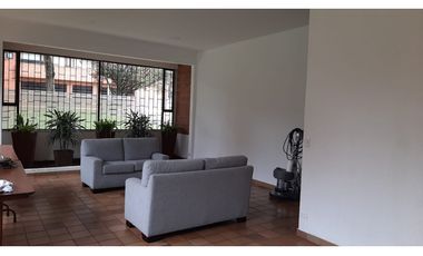 Iluminado apartamento para arriendo en Multicentro