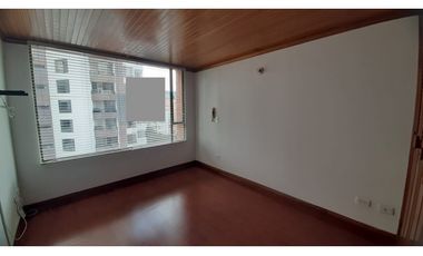 Iluminado apartamento para arriendo en Multicentro