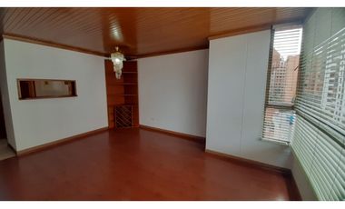 Iluminado apartamento para arriendo en Multicentro