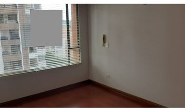 Iluminado apartamento para arriendo en Multicentro