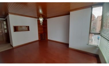 Iluminado apartamento para arriendo en Multicentro