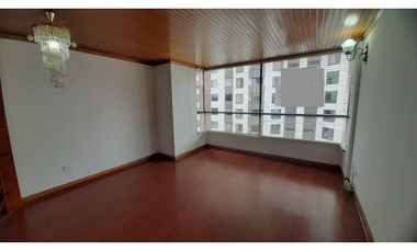 Iluminado apartamento para arriendo en Multicentro