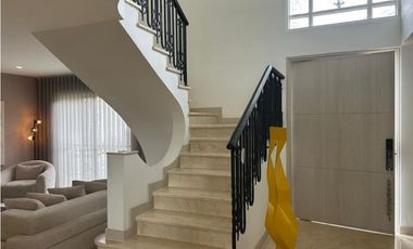 Se vende casa en el poblado sector san Lucas