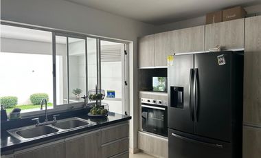 Se vende casa en el poblado sector san Lucas