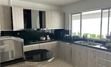 Se vende casa en el poblado sector san Lucas
