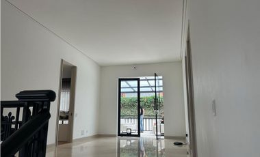 Se vende casa en el poblado sector san Lucas