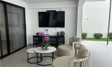Se vende casa en el poblado sector san Lucas