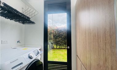 Vendo casa campestre de dos niveles en cajica con club social.