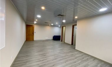 Oficina en excelente ubicación, cerca al Parque del Poblado.