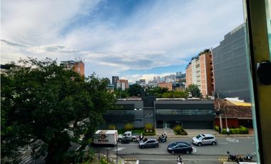 Oficina en excelente ubicación, cerca al Parque del Poblado.