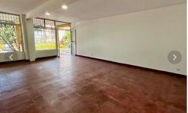 SE VENDE BODEGA O LOCAL COMERCIAL -ROBLEDO