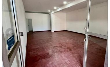 SE VENDE BODEGA O LOCAL COMERCIAL -ROBLEDO