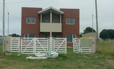 Departamento en venta - 2 Dormitorios 2 Baños - Quequén