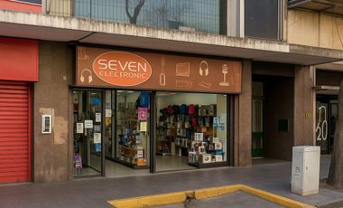 Local en alquiler sobre Av Rivadavia en Flores