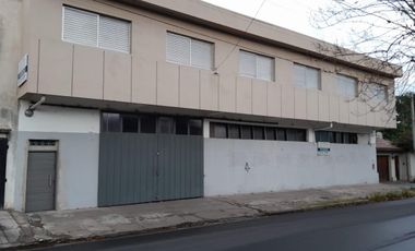 Depósito en  Quilmes entre Av Calchaqui y Av Mosconi