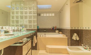 Exclusiva Casa con jardin en Venta - Nuñez