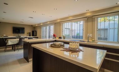 Exclusiva Casa con jardin en Venta - Nuñez