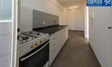 Departamento de 3 ambientes con balcón y baño completo