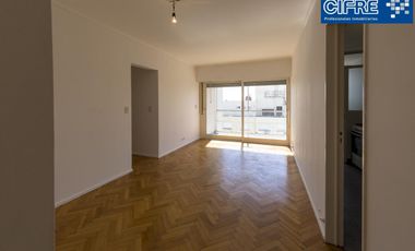 Departamento de 3 ambientes con balcón y baño completo