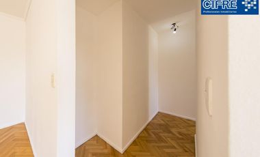 Departamento de 3 ambientes con balcón y baño completo