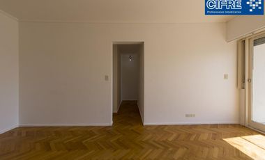 Departamento de 3 ambientes con balcón y baño completo