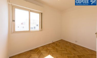 Departamento de 3 ambientes con balcón y baño completo